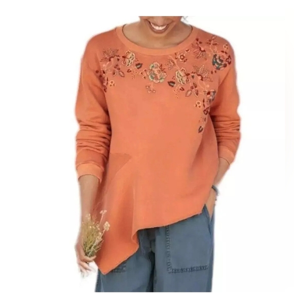 Sundance Tops - Sundance embroidered sweatshirt